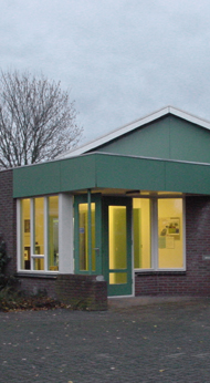 De praktijk is gehuisvest in het gebouw van Dierenartsenpraktijk Punte